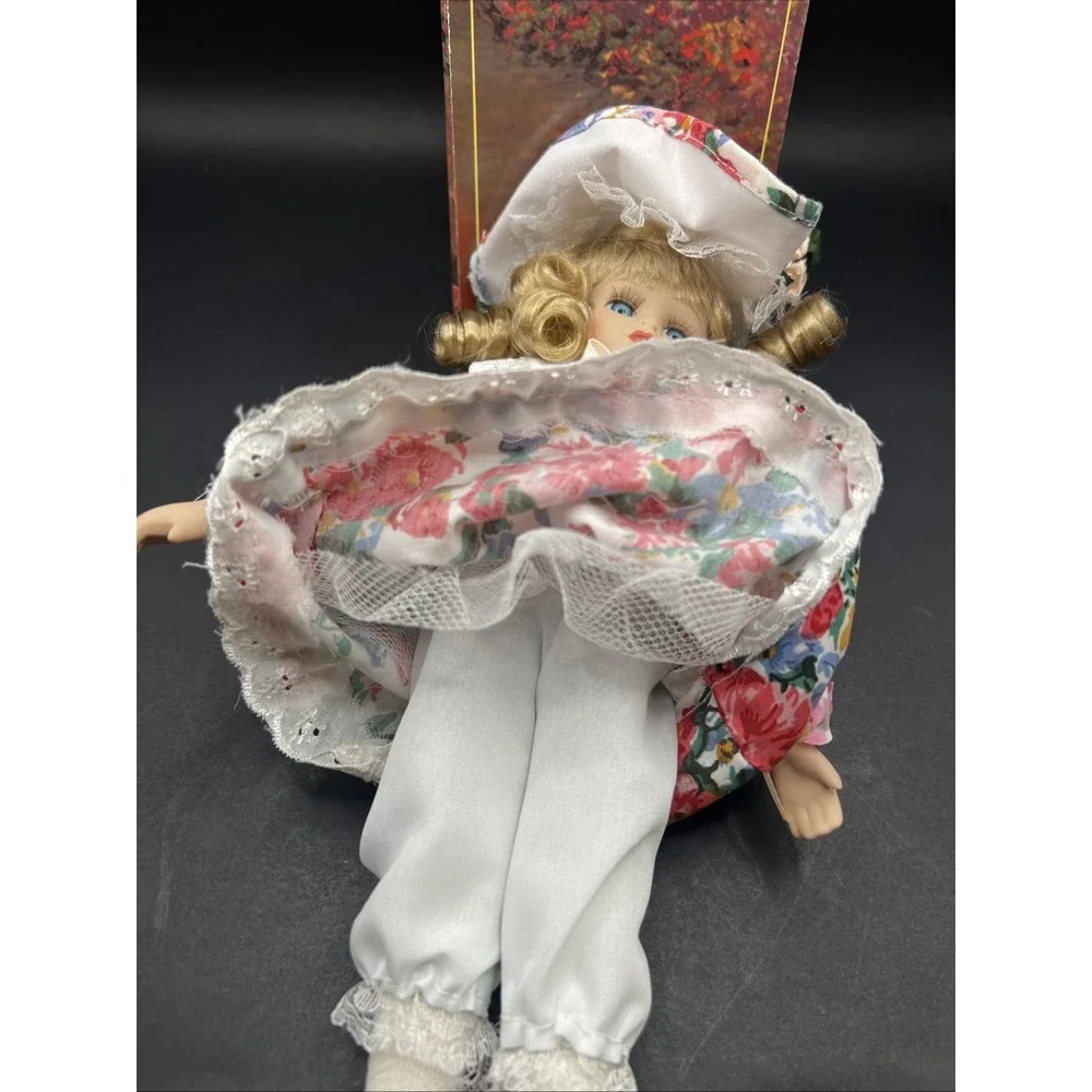 Vintage Wyndham Lane Rebecca Porcelain Doll With Box & COA Never Displayed 90s